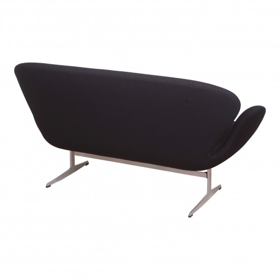 Arne Jacobsen Swan sofa with black fabric CPH Classic